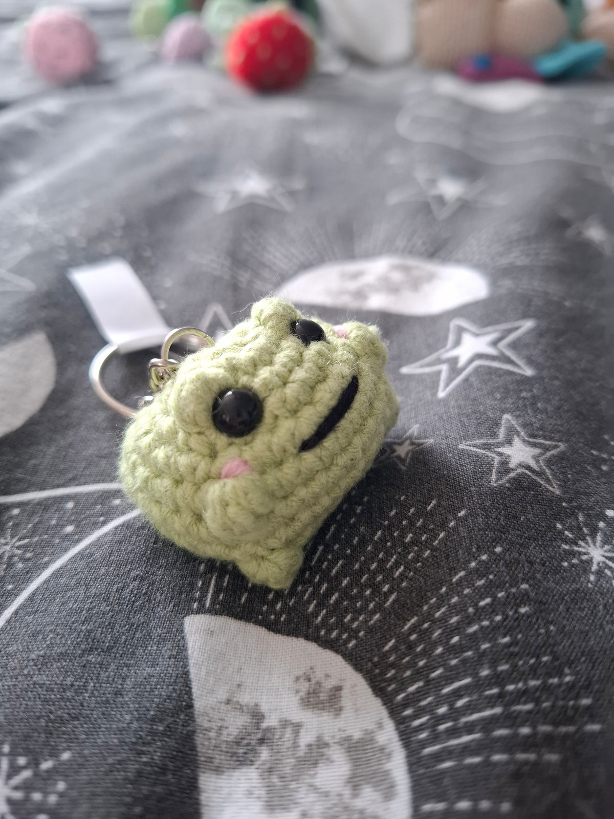 Mini frogs amigurumi